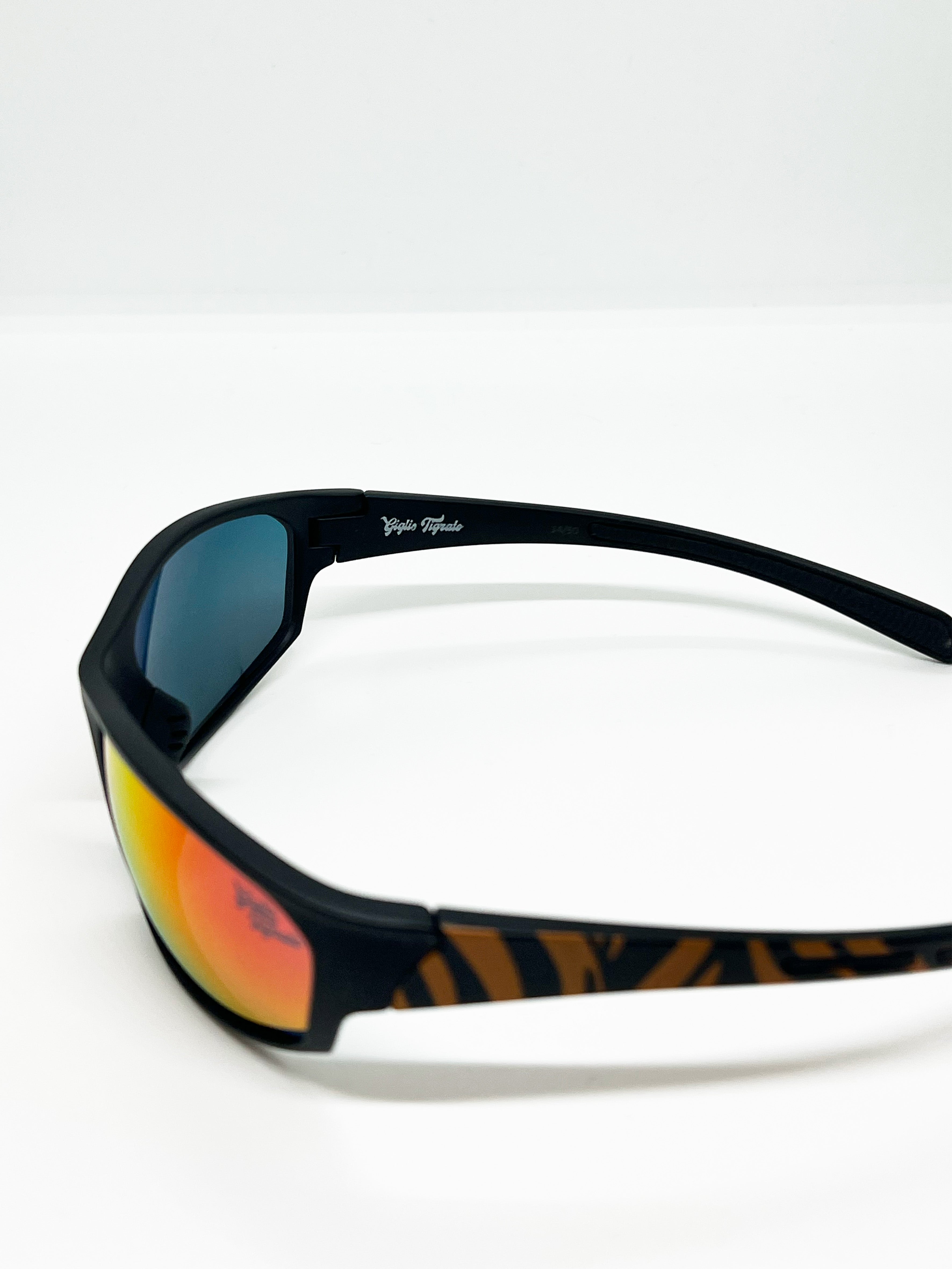 Sunglasses, side view, animalier, techno glasses